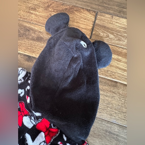 Minnie Mouse Fuzzy Onesie - Picture 10 of 10